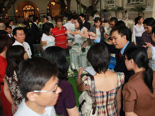 Hết bán tháo căn hộ?