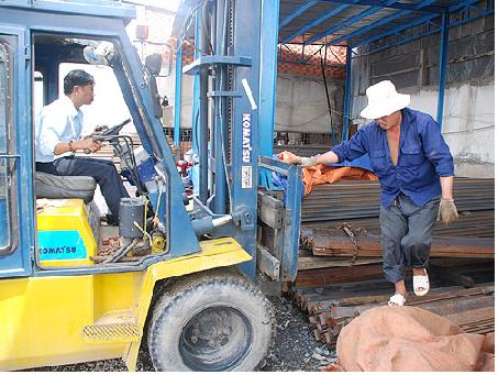 Ngành thép chồng chất khó khăn