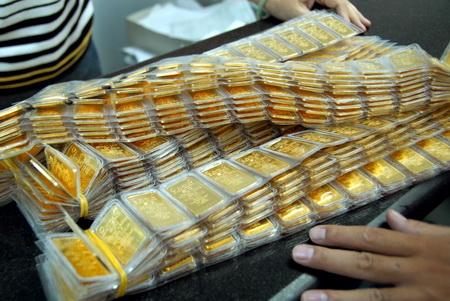 Đồng loạt làm giá vàng: Thuốc bình ổn vô hiệu