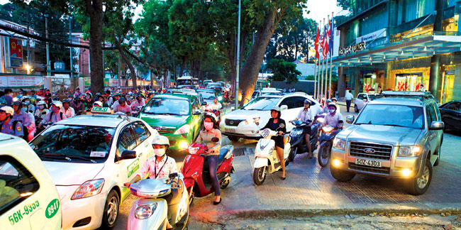 Trung tâm TP.HCM: cao ốc lèn chặt