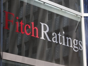 Fitch hạ bậc xếp hạng nợ năm ngân hàng châu Âu