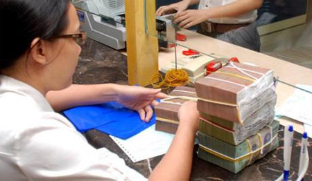 Lãi suất cho vay vẫn cao chót vót: Nghi vấn lớn