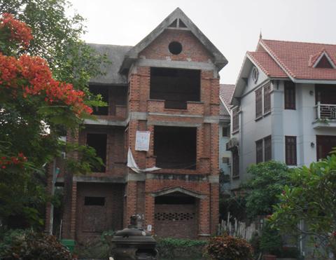 Lúng túng trong việc xử lý nhà bỏ hoang