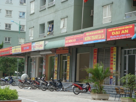 Ế ẩm, “chợ” đất Hà Nội biến thành “chợ” cho vay nặng lãi