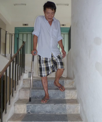 Chuyện ở tòa nhà tái định cư: Nỗi khổ thang máy 