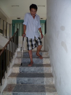 Chuyện như đùa giữa Thủ đô: Thang máy và cái nạng 