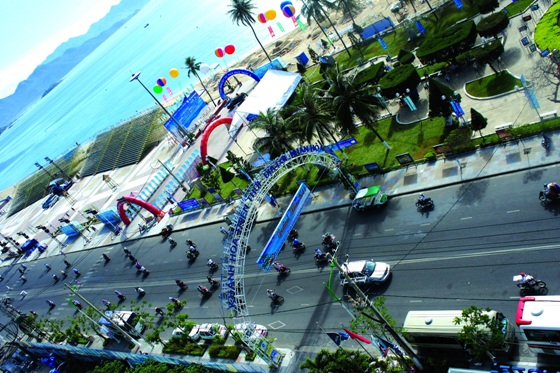 Với biển - phải nhìn thật sâu vào bờ