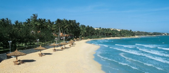 Với biển - phải nhìn thật sâu vào bờ