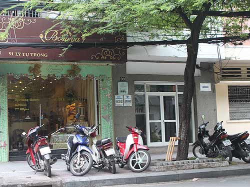Cấp chủ quyền nhà cho người chết!