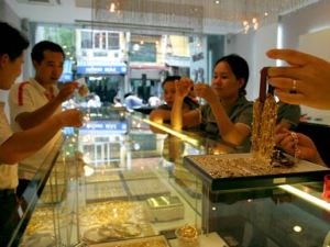 Được nhập 10 tấn vàng để bình ổn thị trường vàng