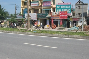 Bất động sản tê liệt vì các đại gia vỡ nợ