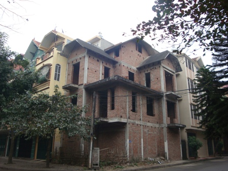 Biệt thự vẫn bỏ hoang do xử lý còn “nương tay”?!