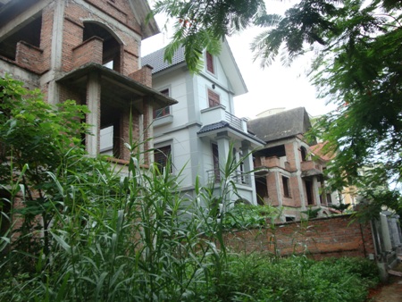 Biệt thự vẫn bỏ hoang do xử lý còn “nương tay”?!