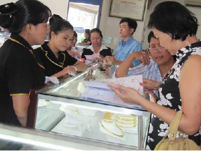 Rủ nhau mua vàng trước ngày thần tài