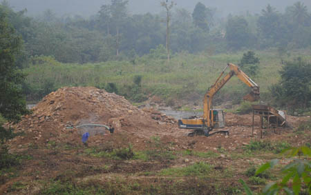 Chủ vàng ép dân giao đất
