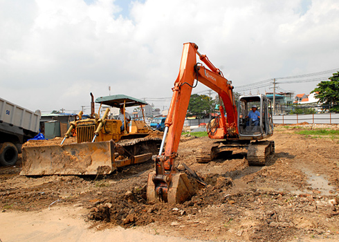 Địa ốc liên doanh liên kết để vượt khó 