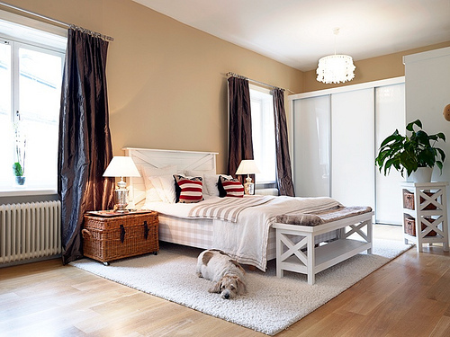 Thiết kế phòng ngủ Bắc Âu: Thiết kế phòng ngủ Bắc Âu mang đến sự cân bằng giữa sự đơn giản và độc đáo. Với màu sắc trung tính và các đường nét tối giản, chắc chắn không gian phòng ngủ của bạn sẽ trở nên thanh lịch và sang trọng hơn bao giờ hết.