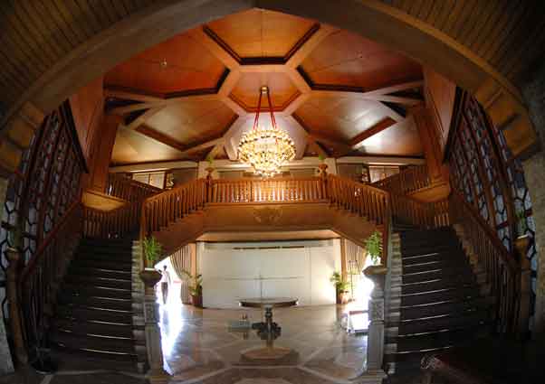 Tham quan cung điện dừa tại Philippines