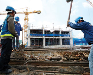 Doanh nghiệp địa ốc TP.HCM: Oằn lưng vượt khó