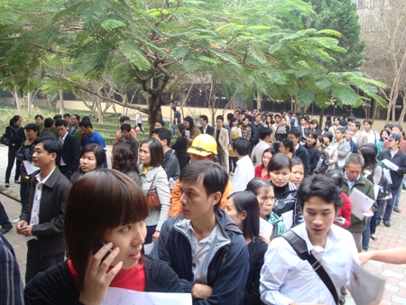 Xếp hàng mua nhà thu nhập thấp rồi… bỏ không