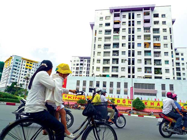 Nhà cho người thu nhập thấp: Không nên giao phó như nghĩa vụ cho doanh nghiệp