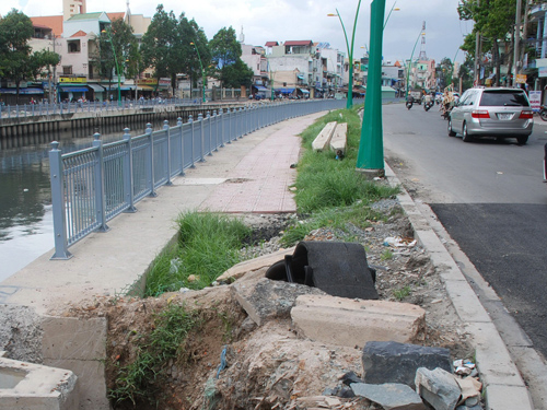 Nợ nước ngoài chồng chất
