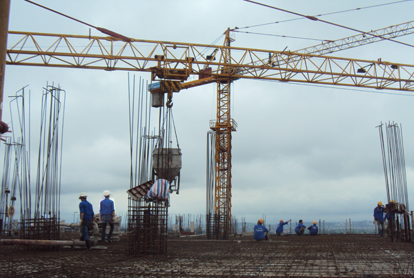 Cất nóc tòa nhà CT8 – Tổ hợp chung cư Lê Văn Lương Residentials