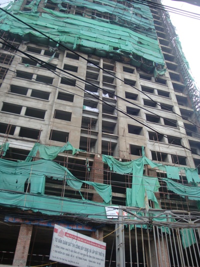 Công trình xây dựng không phép ở Hà Nội: Chính quyền cố tình làm ngơ hay bất lực? 