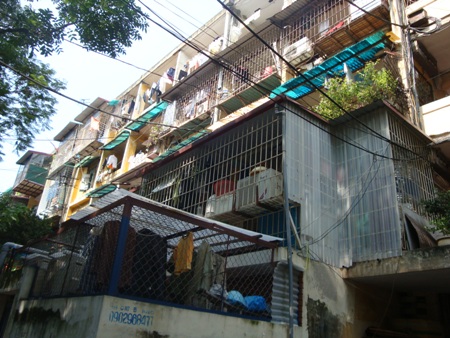 Chung cư cũ, giá cao “ngất ngưởng”