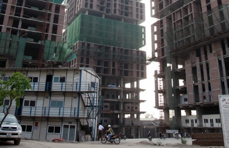 Đua nhau “khoe” tiến độ dự án bất động sản