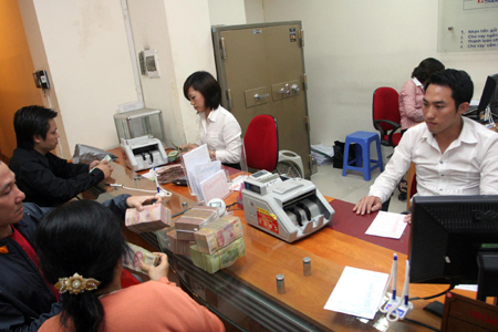 Luẩn quẩn lãi suất cho vay