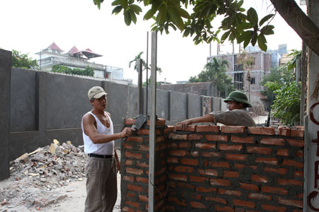 Đất mua bán trao tay, có xác nhận cũng được xây dựng: Rộng cửa ngày, rộng cả cửa “đêm”