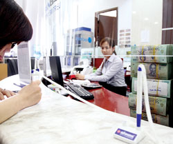 Nới cho vay BĐS: “Hiệu quả” chủ yếu cho ngân hàng 