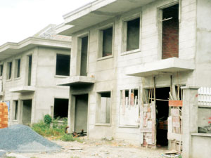 Nhà hoang (Bài 4): Có đủ luật xử lý?