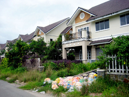 Nhơn Trạch - Đồng Nai: Nhiều khu biệt thự bỏ hoang