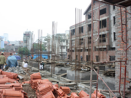 Cho phép chuyển nhượng dự án: Khó ngăn “phân lô, bán nền” 