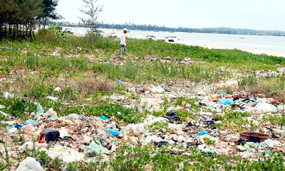 Nham nhở bãi biển Mỹ Khê