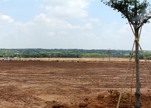 Đất nền TP HCM hút khách, Hà Nội rớt giá