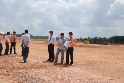 Sôi động thị trường vùng ven