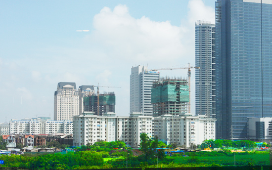 Mếu dở vì... vàng, đất