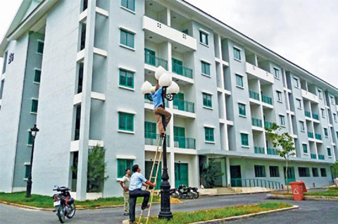 Lối thoát nào cho nhà thu nhập thấp? 