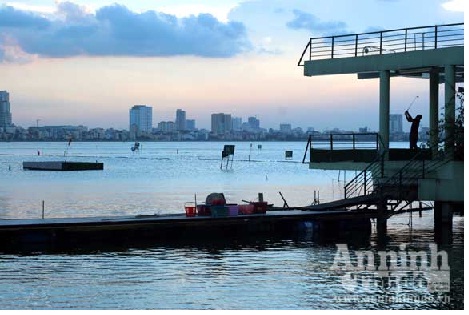 Giải mã về “sân” golf trên mặt nước avà chuyện... hết thiêng của hồ Tây