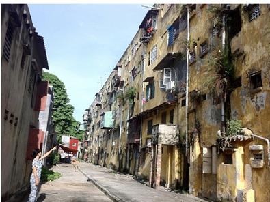 Sống khổ trong nhà hết “đát”