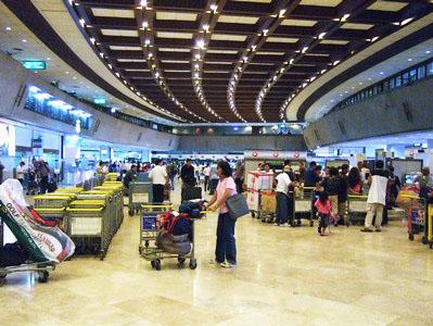 Cá nhân xuất ngoại được mua 100 USD/ngày