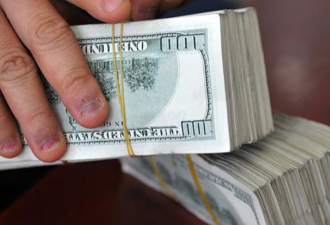 Cơ quan giám sát lo ngại dòng vốn nóng làm méo mó thị trường tiền tệ. Ảnh: Hoàng Hà