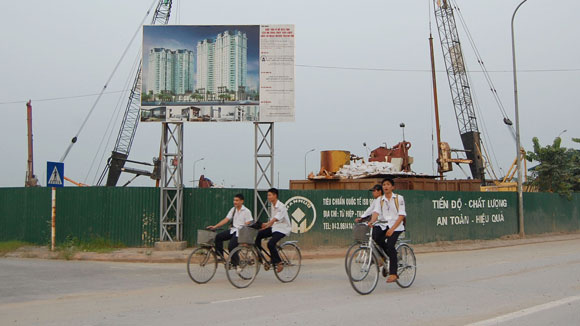 Bức xúc “nhà chính sách” giá cao