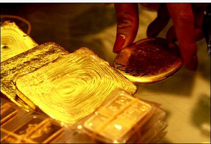 Giá vàng thế giới mất mốc 1.800 USD