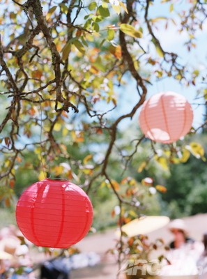 Lễ cưới thêm lung linh với đèn lồng