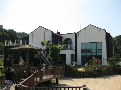 Ngôi nhà Hạnh Phúc