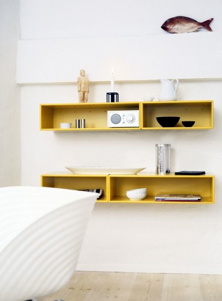 Sử dụng kệ treo tường ấn tượng trong nhà